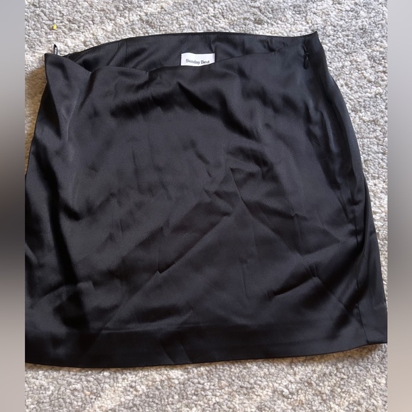 Aritzia satin skirt - Picture 1 of 2